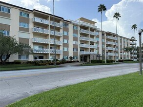 Building Photo - 1200 N Shore Dr NE