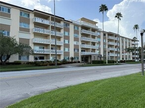Building Photo - 1200 N Shore Dr NE