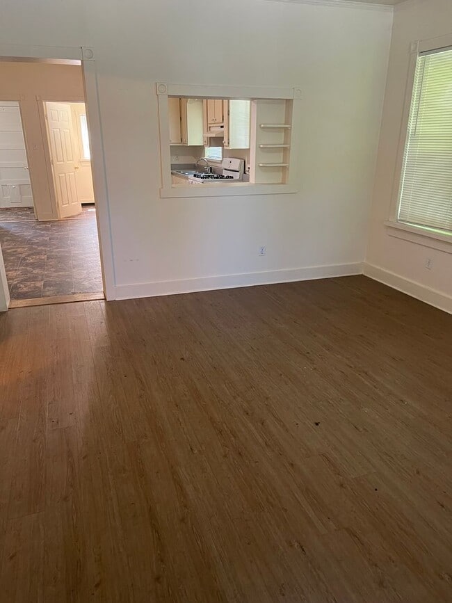 Building Photo - 2BED 1BATH - FENCED YARD, WASHER DRYER HOOKUP, STORAGE SHED, NEAR DOWNTOWN