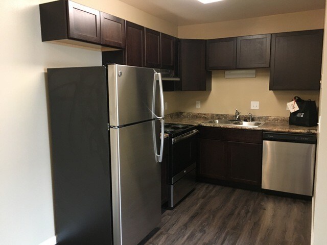 Primary Photo - 615 Skyview Pl
