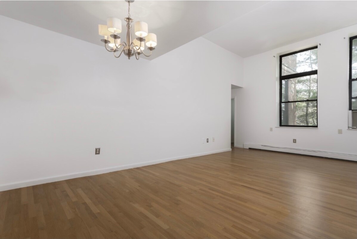 Living room - 80 Beaumont St