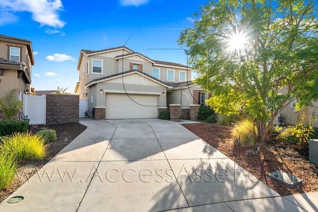 Building Photo - Charming 4 Bed/3 Bath Home In Summerly Com...