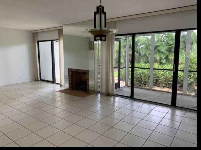 Building Photo - 1902 Presidential Way, Unit 1-E