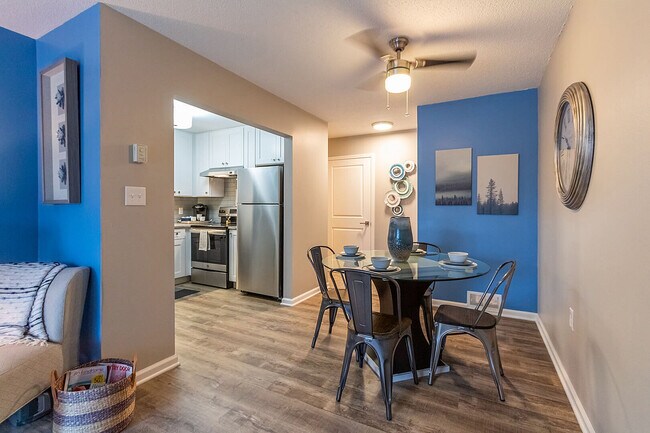 Dakota - Sala de estar - Ridgewood Apartments