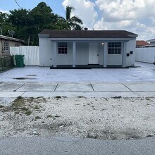 Building Photo - 3710 SW 87th Ct