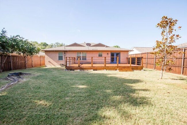 Building Photo - Lake Highlands