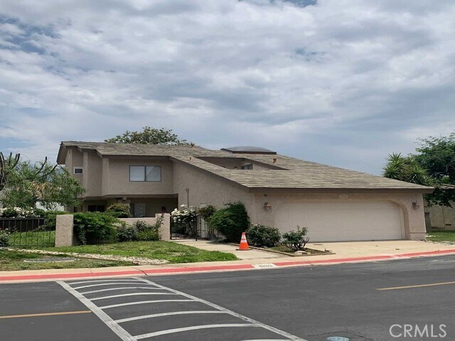 Building Photo - 1333 N Hills Dr