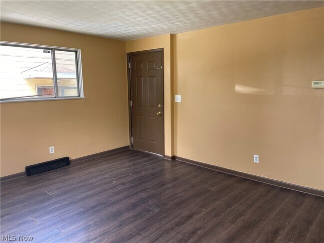 Foto del edificio - 1057 Harrison Ave