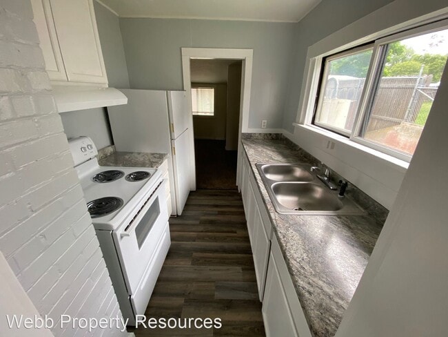 Building Photo - 1 br, 1 bath House - 124½ SE 17th St.