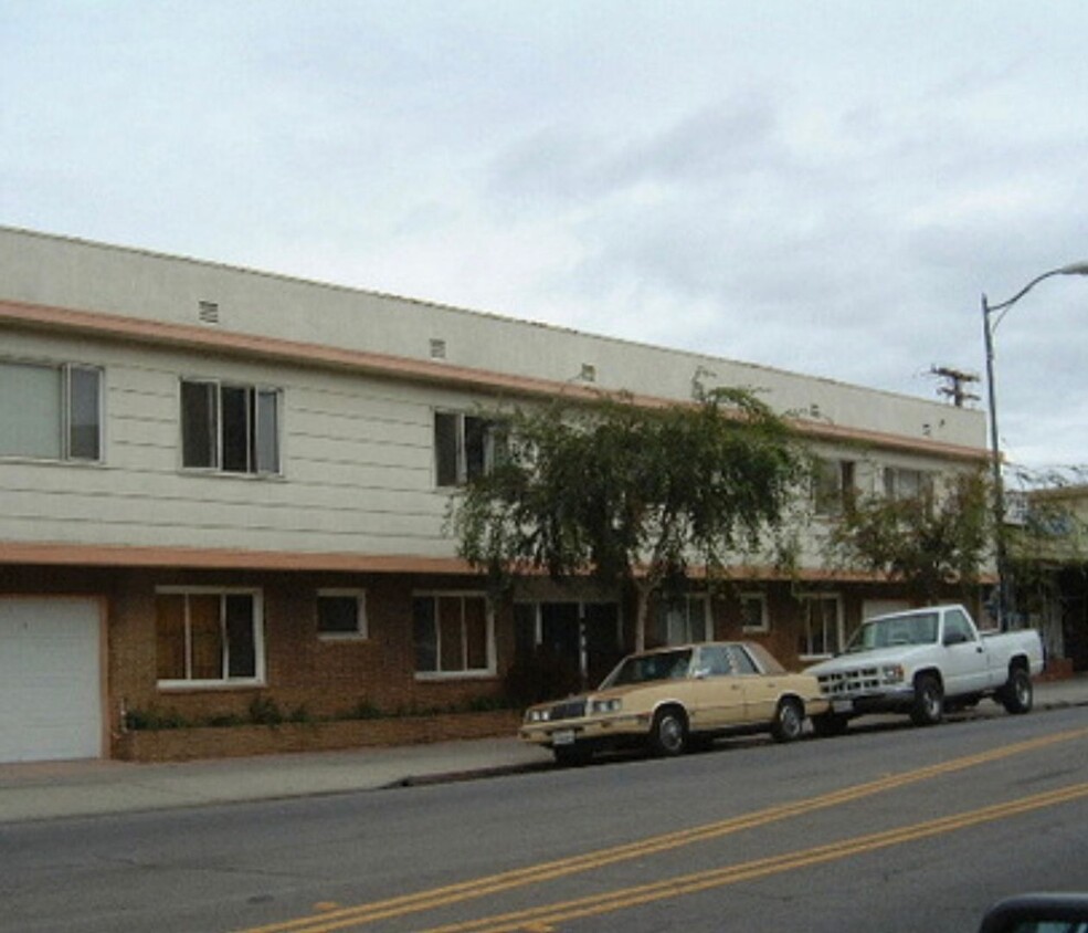 Foto principal - East Village Condo *Manager's Special - $1...