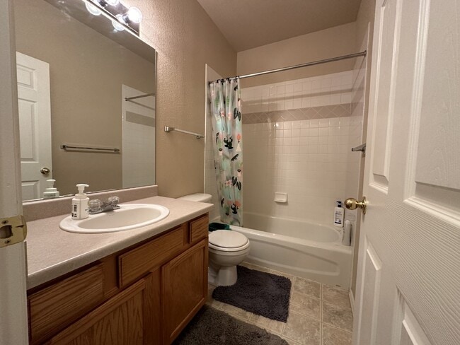 Building Photo - Beautiful home in Villege For Rent, Comfortable Living in a Convenient Central Location