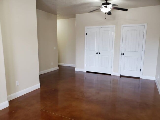 Building Photo - 1385 Clinton Way