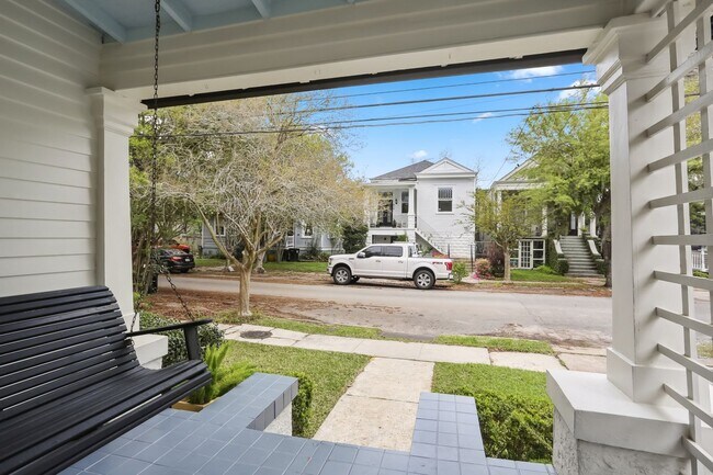 Foto del edificio - Fabulous Single Fam Uptown Home 3BD/2BA with great yard. AVAILABLE 06/01
