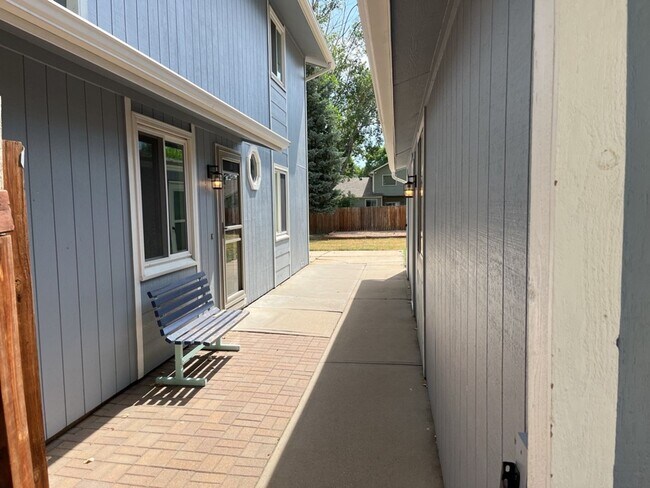 Foto del edificio - 3 Bed 2.5 Bath Single-Family Home on Cul-De-Sac w/ Large Fenced Backyard, Garage
