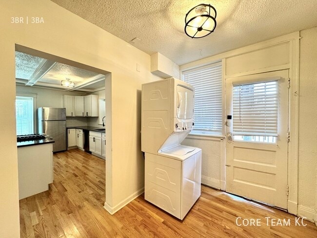 Foto del edificio - 1413 W 39th St