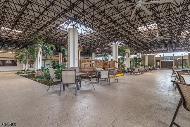 Foto del edificio - 1700 Pine Valley Dr