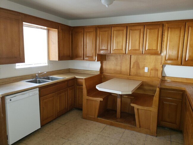Building Photo - 13440 Hermano Way