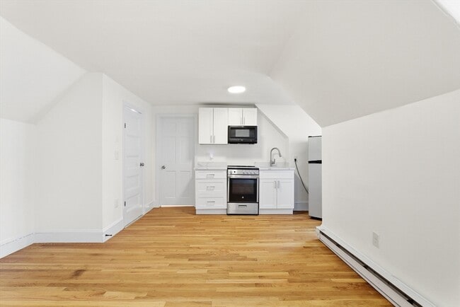 Building Photo - 70 Bellevue St