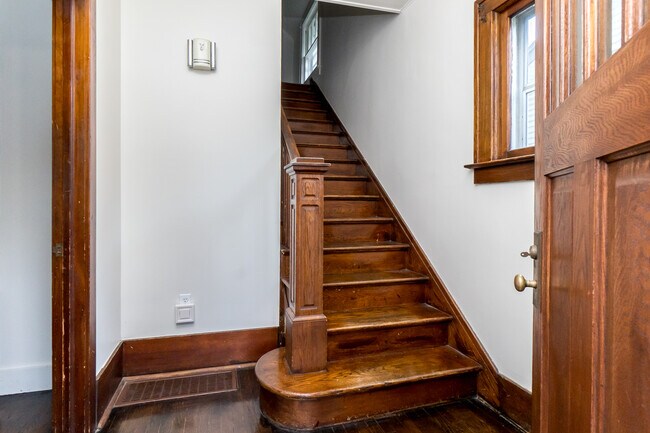 Foto del edificio - 1014 Woodlawn Ave