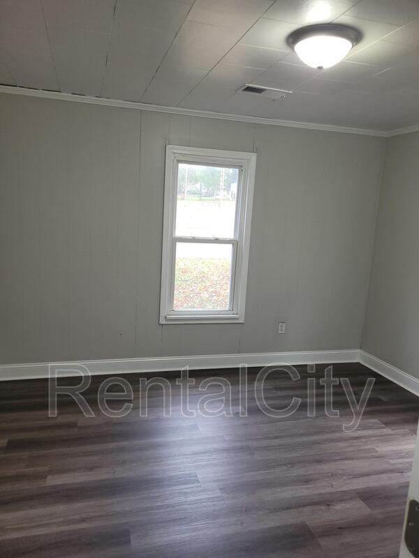 Building Photo - 150 N Poplar St