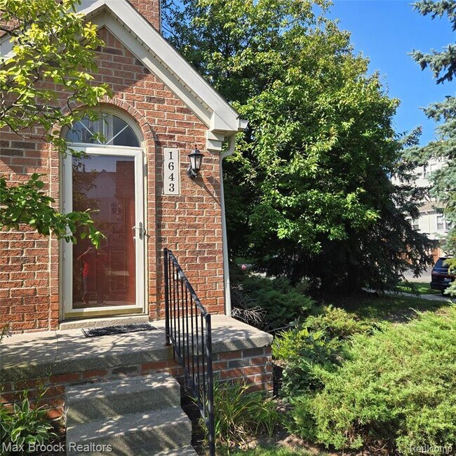 Foto del edificio - 1643 Campau Farms Cir