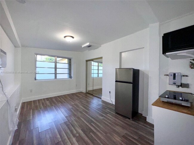 Building Photo - 2331 NW Flagler Terrace