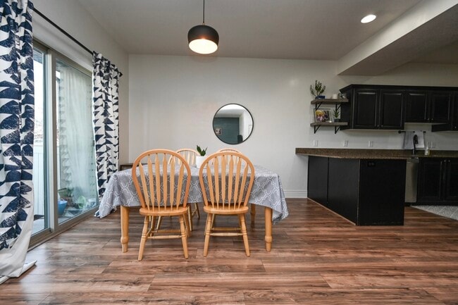 Dining - 145 E 620 S