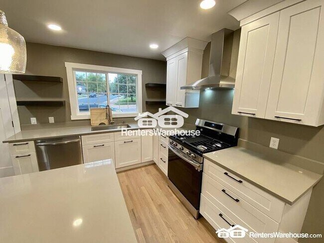 Foto del edificio - Gorgeous Updated 3 Bed 1 Bath Duplex!!! Utilities included in the Total Price are  Electricity, G...