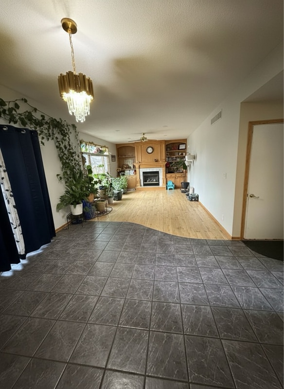 Building Photo - 2402 Welbeck Dr