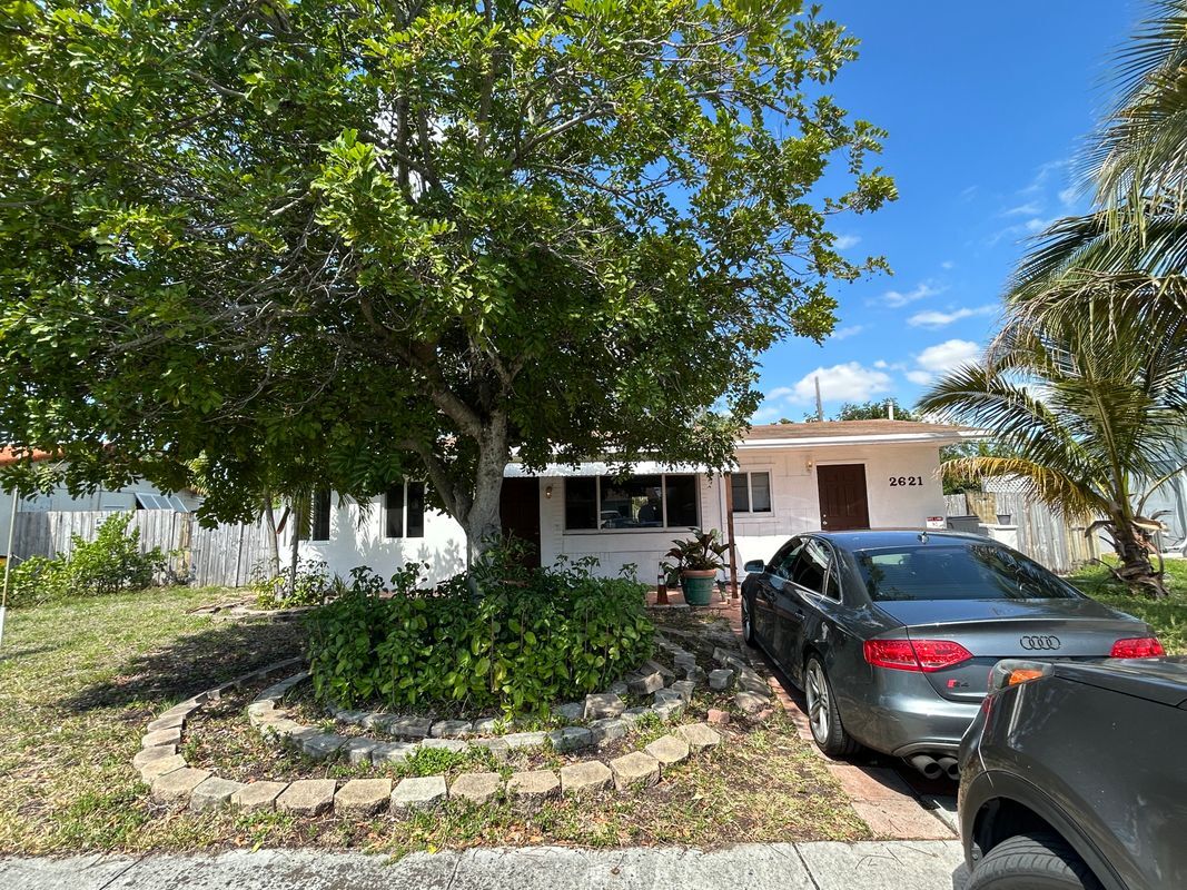 Primary Photo - 2621 NE 9th Terrace