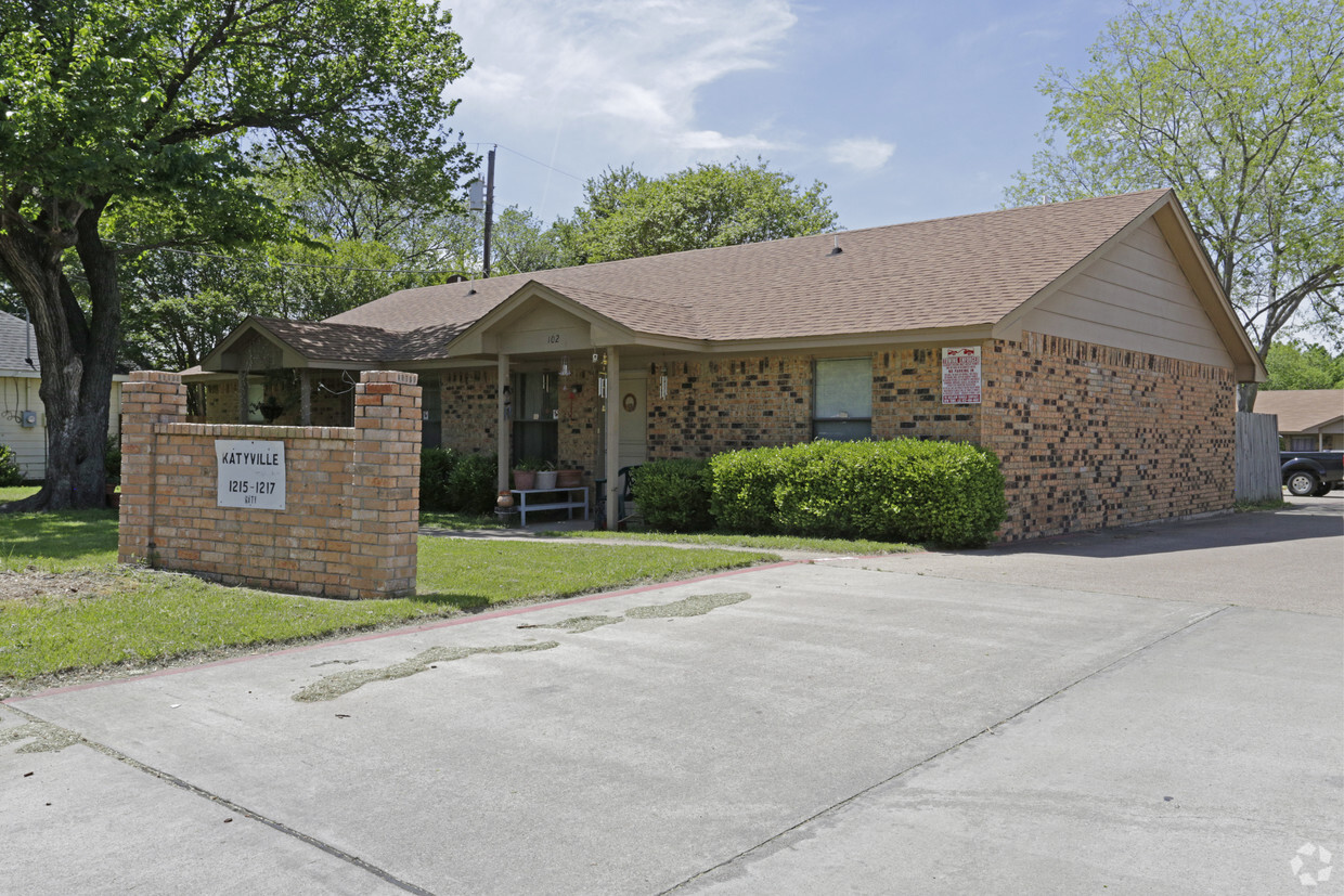 Primary Photo - 1215-1217 Katy Dr