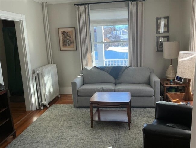 Foto del edificio - 12 Caswell Ave