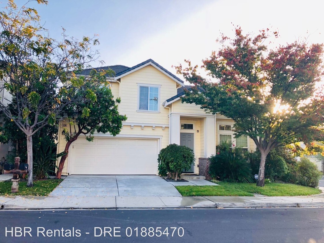 Foto principal - 5 br, 3 bath House - 5200 N Forestdale Cir