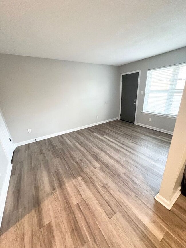 Foto del edificio - LIVE AT THE DEN THIS WINTER — FREE RENT + $995 SPECIAL