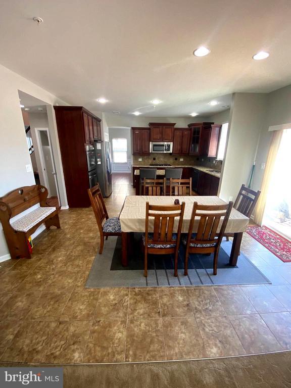 Foto del edificio - 2716 Lake Forest Dr