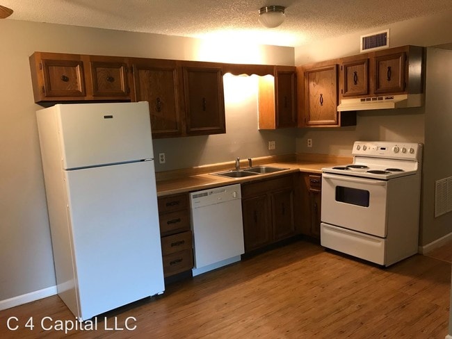 Building Photo - 220 Apple Tree Ct