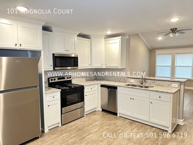 Building Photo - 101 Magnolia Court | $1695 | 3 beds, 2 beds