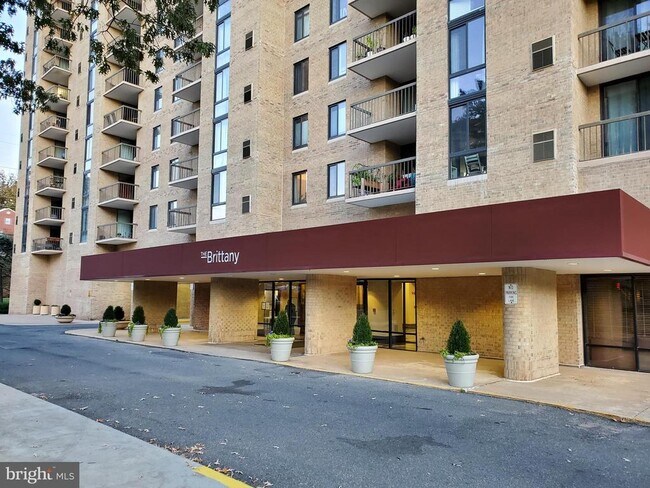 Foto del edificio - 4500 S Four Mile Run Dr