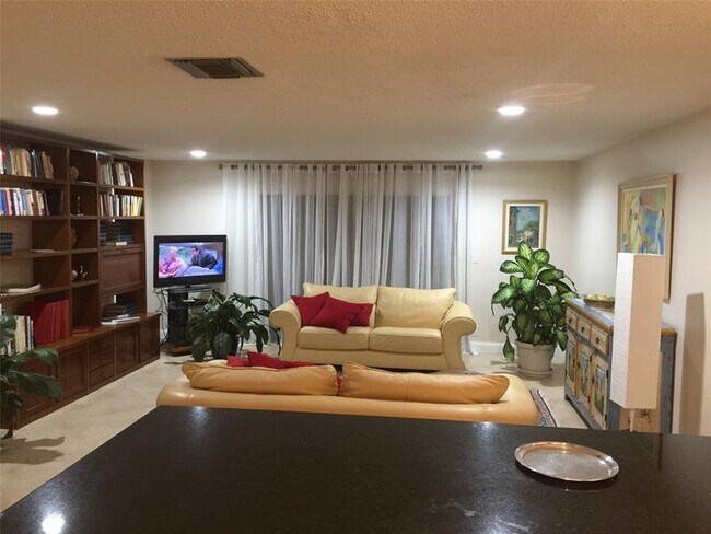 Foto del edificio - 22065 Las Brisas Cir