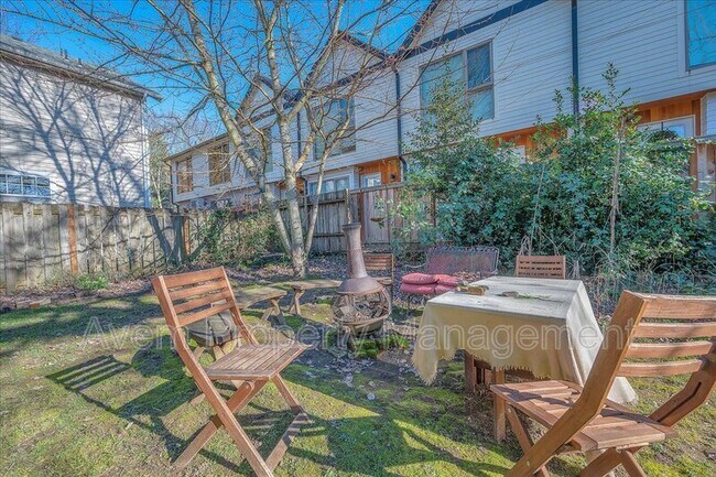 Foto del edificio - 3028 N Williams Ave