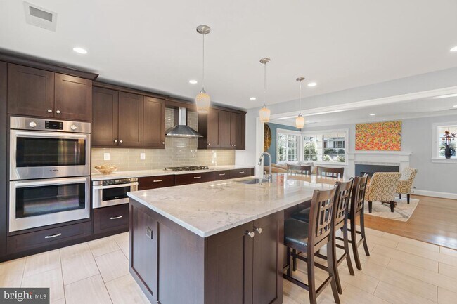 Building Photo - 1413 N Nelson St