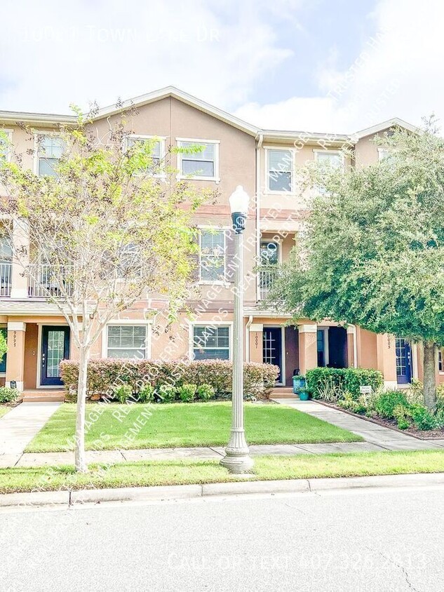 Foto principal - Spacious 3 Bedroom, 4 Bathroom Townhome fo...