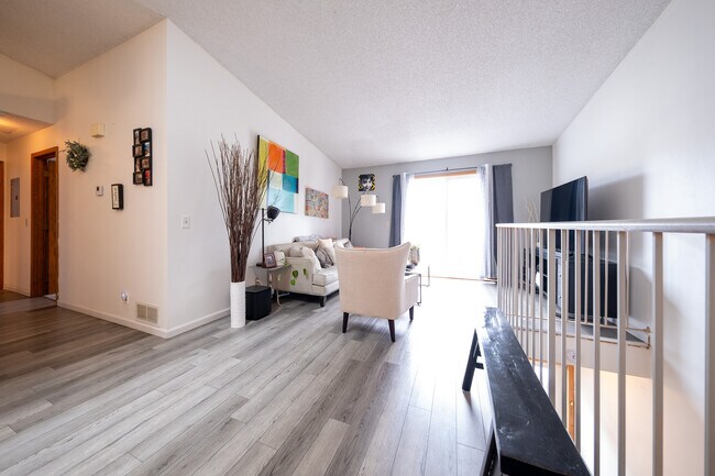Foto del edificio - 733 Parkside Dr