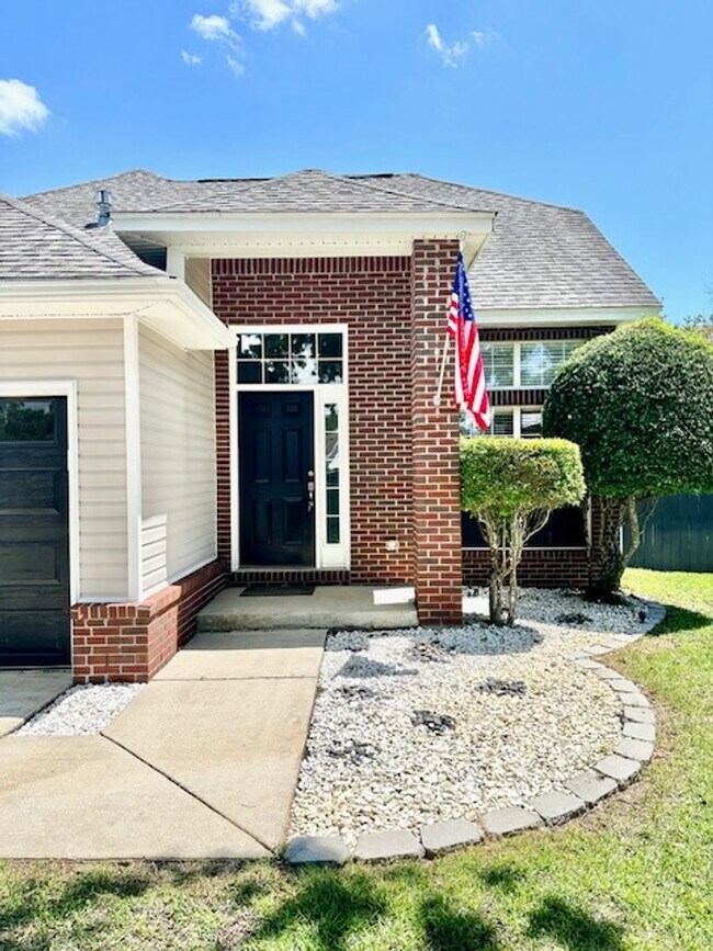 Building Photo - Gorgeous 3 Bedroom Home For Rent!