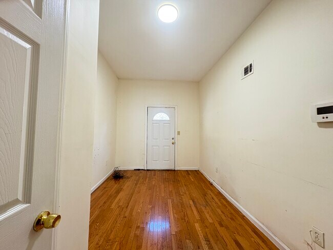 Foto del edificio - 114 Bidwell Ave