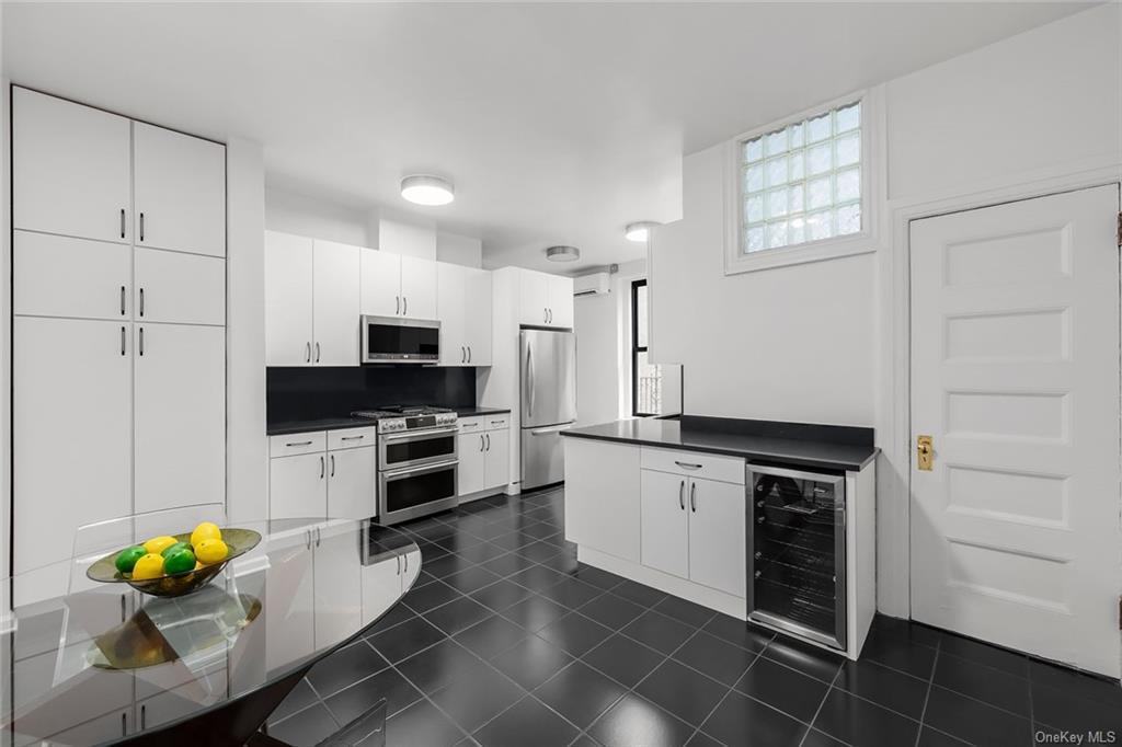 Primary Photo - 26 E 81st St