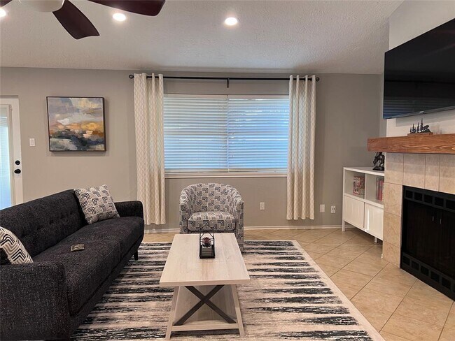 Foto del edificio - 1007 Killarney Ave