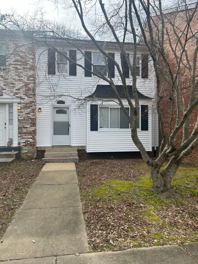 Primary Photo - 12607 Trumbull Dr