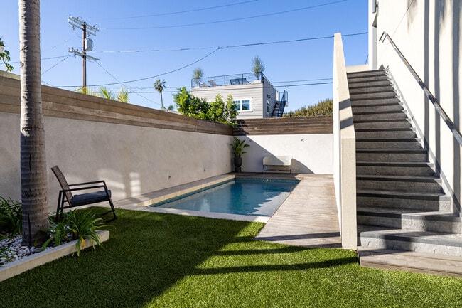 Foto del edificio - 831 Dickson St