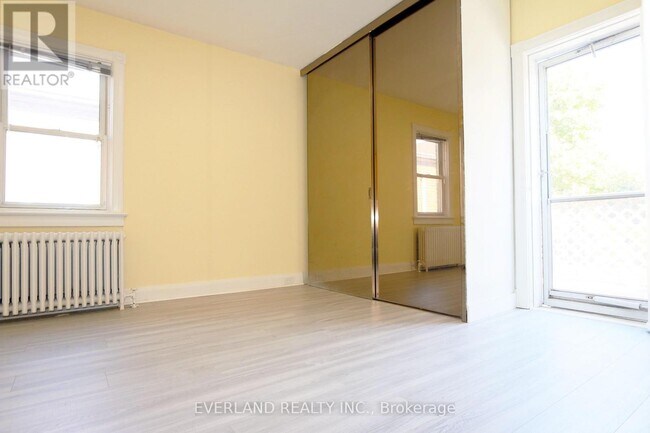 Photo du bâtiment - 1753 Bayview Ave